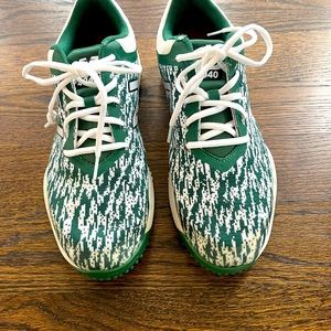 New Balance green and white baseball turf shoes. In good condition.